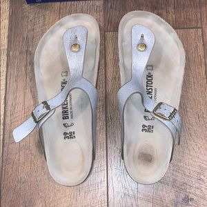 Gizeh Washed Metallic Blue Silver Birkenstock’s